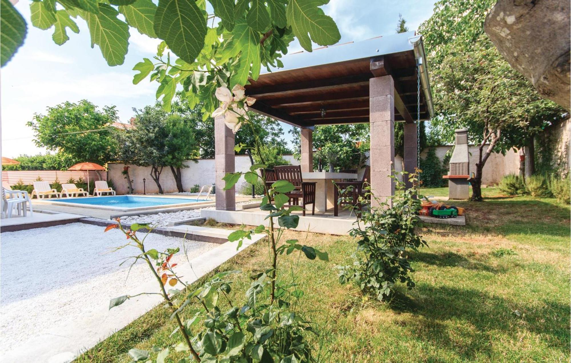 Casa vacanze Cozy In With Kitchen