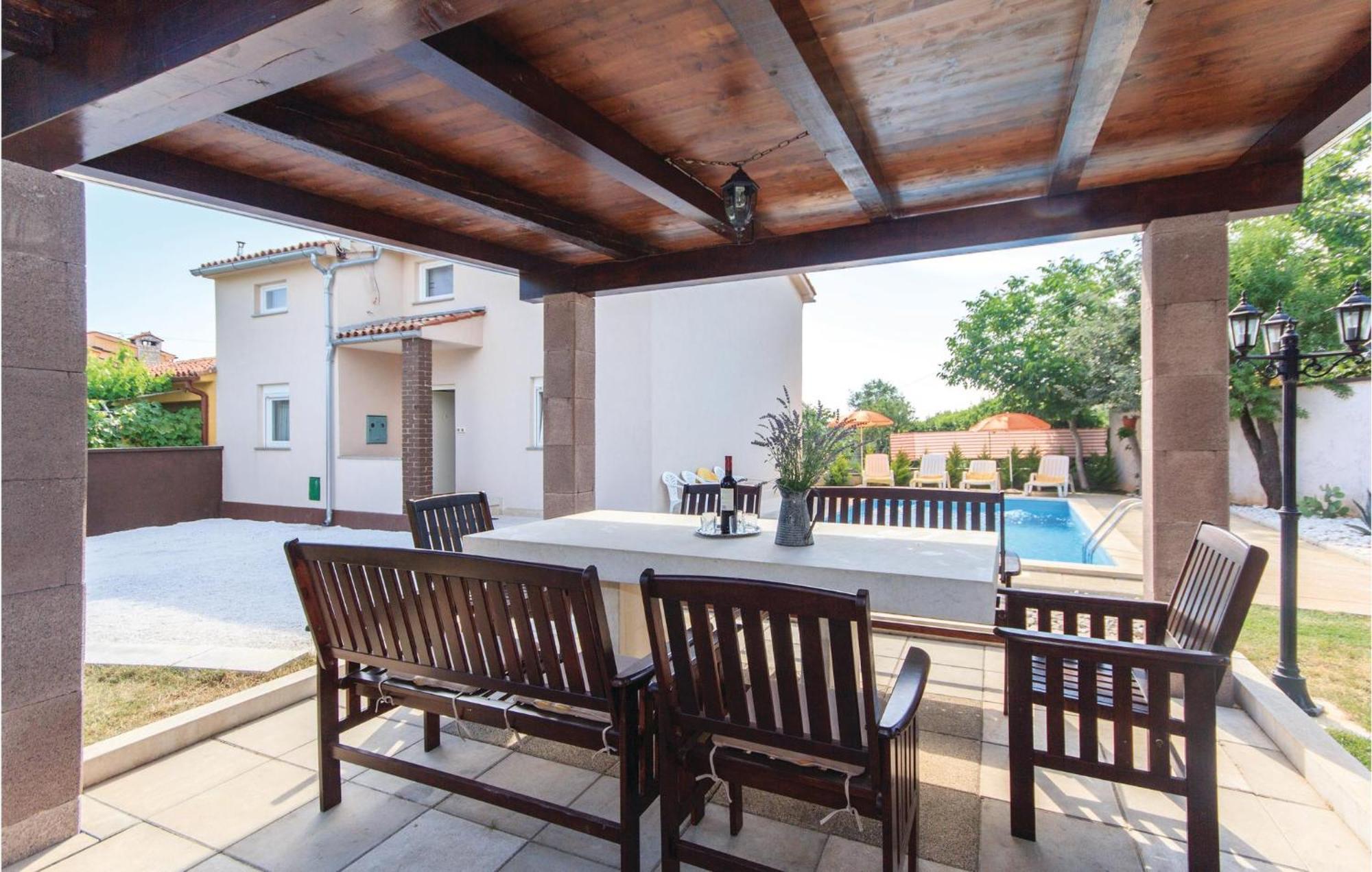 Casa vacanze Cozy In With Kitchen